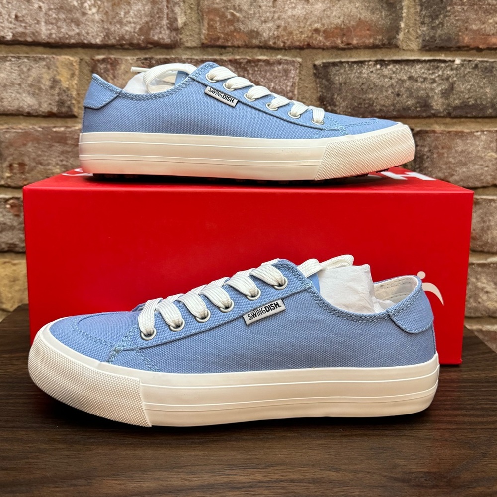 SwingDish Spikeless Traveler Women’s Light Blue Golf Shoes